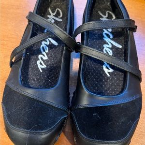 Skechers size 6.5 ladies black sneakers